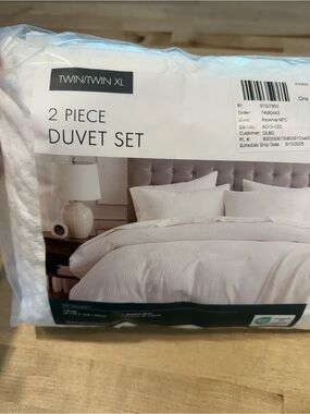 Classic White 2-Piece Duvet Cover Set - Twin/Twin XL New